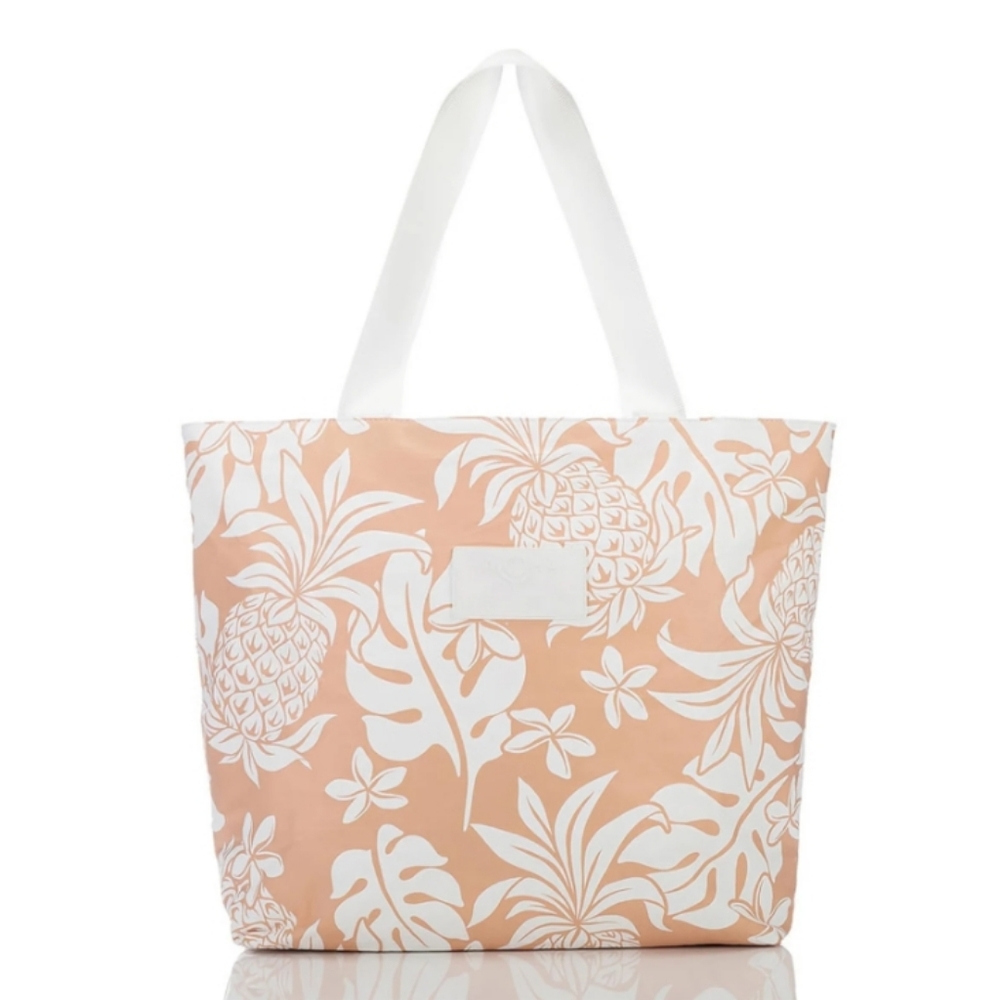 Aloha Collection Paina Day Tripper Tote NWT